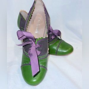 NWOT Chelsea Crew Heels